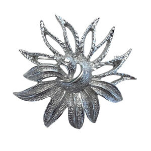 Vintage Sarah Coventry Silver Tone Floral Pin Brooch Signed Textured Dimensional